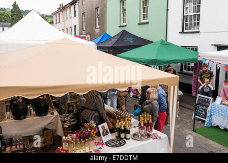 Ashburton Food & Drink Festival market stalls UK. The Ashridge Cider stall selling organic cider and soft drinks. Stock Photo