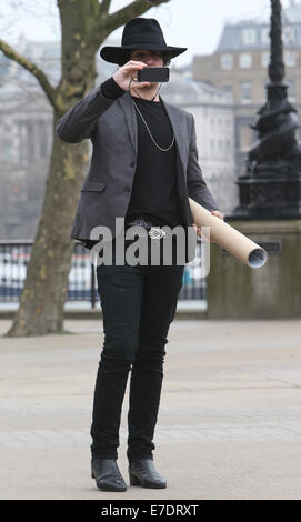 Pete Doherty walking past the ITV Studios today  Featuring: Pete Doherty Where: London, United Kingdom When: 11 Mar 2014 Stock Photo