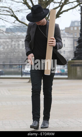 Pete Doherty walking past the ITV Studios today  Featuring: Pete Doherty Where: London, United Kingdom When: 11 Mar 2014 Stock Photo