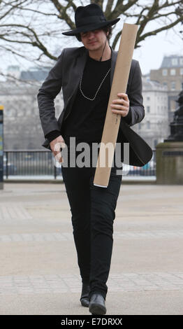 Pete Doherty walking past the ITV Studios today  Featuring: Pete Doherty Where: London, United Kingdom When: 11 Mar 2014 Stock Photo