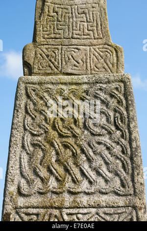 The 11c Carew Cross at Carew Castle, Pembrokeshire. A superb Celtic cross 4m high in memory of King Maredudd ap Edwin, died 1035 Stock Photo