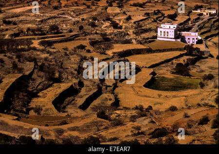 FARM HOUSES AND ARID FIELDS OF TERRACE FARMING IN ASIR  SAUDI ARABIA Stock Photo