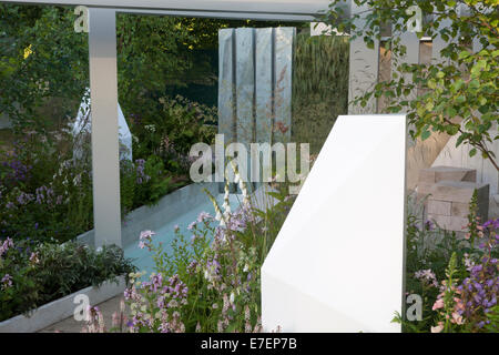 Garden - A Garden of Solitude - contemporary pergola with garden made from recycled and reused materials reclai Stock Photo