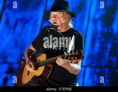 Sept. 13, 2014 - Raleigh, North Carolina; USA - Musician NEIL YOUNG performs live as part of the 29th Annual Farm Aid benefit concert that took place to a sold out audience at the Time Warner Cable Music Pavilion. Copyright 2014 Jason Moore. © Jason Moore/ZUMA Wire/Alamy Live News Stock Photo