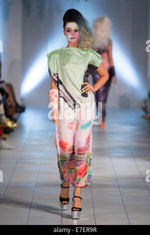 London, UK. 15th Sep, 2014. Vin and Omi Catwalk Show, London Fashion Week Spring Summer 2015 Credit:  Chris Yates/Alamy Live News Stock Photo