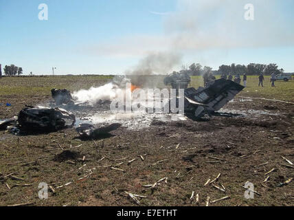 Buenos Aires, Argentina. 15th Sep, 2014. Photo taken on Sept. 15, 2014 shows the debris of an aircraft crashed in adjacent to airport of General Villegas, 470 km west of Buenos Aires, Argentina, on Sept. 15, 2014. A small plane crashed Monday near the airport of General Villegas, injuring its two crew members to various extent. Credit:  TELAM/Xinhua/Alamy Live News Stock Photo