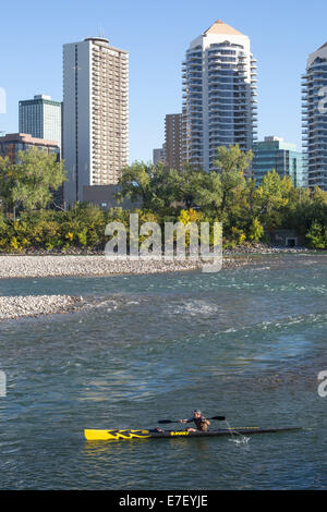 Calgary, Alberta, Canada, 15 Sep, 2014. Man paddles along the Bow River on a late summer day with the temperature reaching 22 degrees C. Calgarians enjoyed the warm weather today after last week's snowstorms Stock Photo