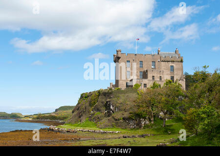 Dunvegan Castle on Loch Dunvegan, ancestral home of Clan McLeod, Duirinish, Inner Hebrides, Isle of Skye, Scotland Stock Photo