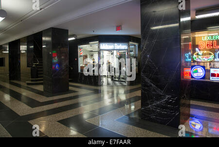 Midtown old fashioned barbers basement Chrysler Stock Photo