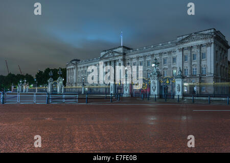 Buckingham Palace at night, Westminster, London, England, United Kingdom Stock Photo