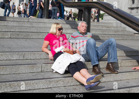 London, UK. 16th September, 2014. UK Weather.  Londoners enjoy a warm and sunny day  in Trafalgar Square as temperatures rise in London Credit:  amer ghazzal/Alamy Live News Stock Photo