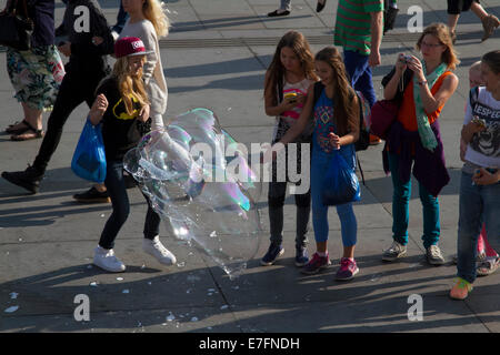 London UK. 16th September 2014.  Girls play with water balloons in Trafalgar Square as  Londoners enjoy the warm weather  Credit:  amer ghazzal/Alamy Live News Stock Photo