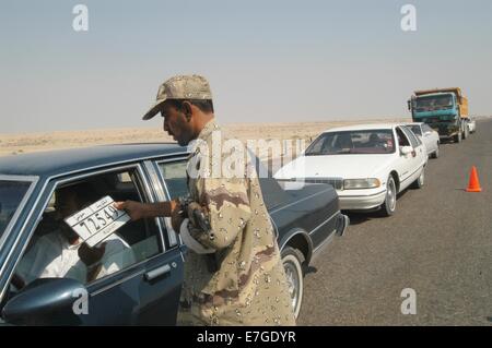 Checkpoint of the New Iraqi Army on the highway from Baghdad to Basra, near the city of Nasiriyah Stock Photo