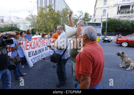 Athens, Greece. 17th September 2014. A protester addresses the demonstration outside the main entrance to the Greek Parliament. Protesters, many of them with special needs, assembled outside the Greek Parliament to protest against cuts to special needs service, especially cuts to special needs education, by the Greek government. Credit:  Michael Debets/Alamy Live News Stock Photo