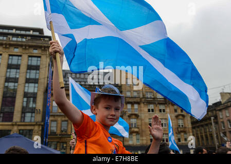 Glasgow, Scotland, UK. 17th Sept, 2014. Hundreds of people attend a "Yes Scotland Campaign" in George Square, Glasgow with banners and placards, there are also featured speakers as well as live music. The country goes to the polls on the 18th of September 2014 to decide whether Scotland should be an independent country or remains in the United Kingdom. Credit:  Martin Alan Smith/Pacific Press/Alamy Live News Stock Photo