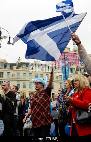 Glasgow, Scotland, UK. 17th Sept, 2014. Hundreds of people attend a "Yes Scotland Campaign" in George Square, Glasgow with banners and placards, there are also featured speakers as well as live music. The country goes to the polls on the 18th of September 2014 to decide whether Scotland should be an independent country or remains in the United Kingdom. Credit:  Martin Alan Smith/Pacific Press/Alamy Live News Stock Photo