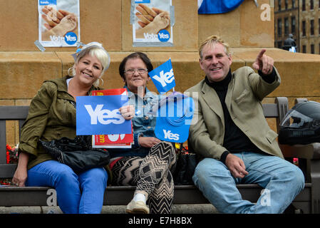 Glasgow, Scotland, UK. 17th Sept, 2014. Hundreds of people attend a "Yes Scotland Campaign" in George Square, Glasgow with banners and placards, there are also featured speakers as well as live music. The country goes to the polls on the 18th of September 2014 to decide whether Scotland should be an independent country or remains in the United Kingdom. Credit:  Martin Alan Smith/Pacific Press/Alamy Live News Stock Photo