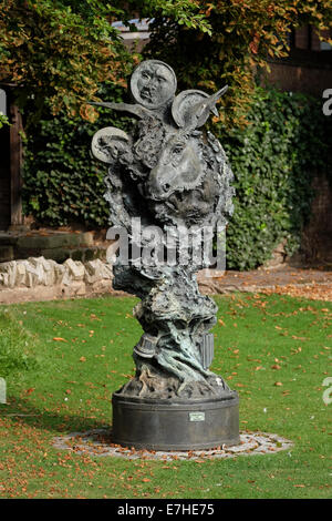 Statue in garden at Nash's House - part of the Shakespeare trail in Stratford-upon-Avon Stock Photo