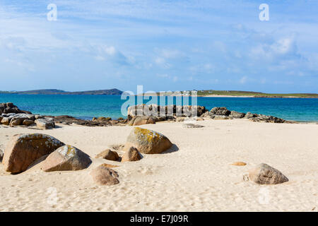 The coast north of Derrybeg looking towards the island of Inishmeane, Gweedore, County Donegal, Republic of Ireland Stock Photo