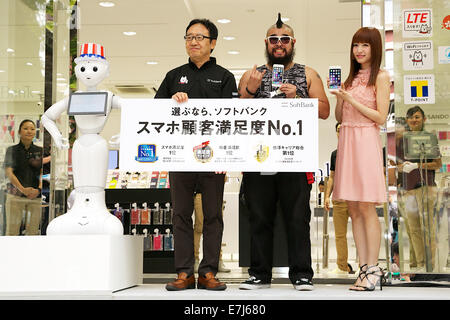 Tokyo, Japan. 19th Sept, 2014. (L to R) Pepper, Ken Miyauchi, Butch, Sayaka Kanda, September 19, 2014, Tokyo, Japan : (L to R) The robot Pepper, Ken Miyauchi Representative Director & COO, SoftBank Mobile Corp, the first customer Butch and Japanese actress and singer Sayaka Kanda pose for the cameras during the event launching Apple's new smartphone iPhone 6 and iPhone 6 Plus at the SoftBank store in Omotesando on September 19, 2014. Credit:  Aflo Co. Ltd./Alamy Live News Stock Photo