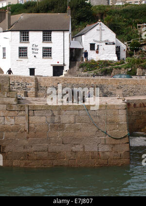 The Ship Inn on the harbour, Porthleven, Cornwall, UK Stock Photo