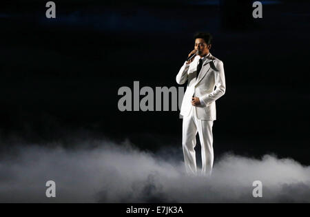 Incheon, South Korea. 19th Sep, 2014. South Korean actor Jang Dong-gun performs during the opening ceremony of the 17th Asian Games in Incheon, South Korea, Sept. 19, 2014. Credit:  Shen Bohan/Xinhua/Alamy Live News