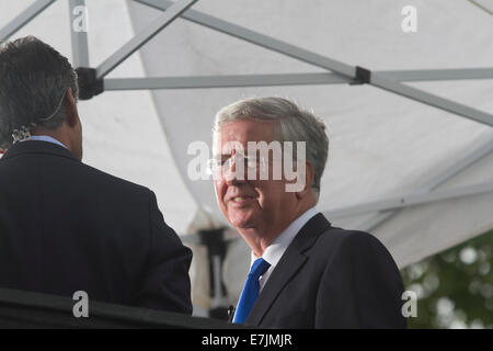 Westminster, London, UK. 19th September 2014.  Defence secretary Michael Fallon  gives his reaction to the media following the NO vote to  Scottish Independence. Credit:  amer ghazzal/Alamy Live News Stock Photo