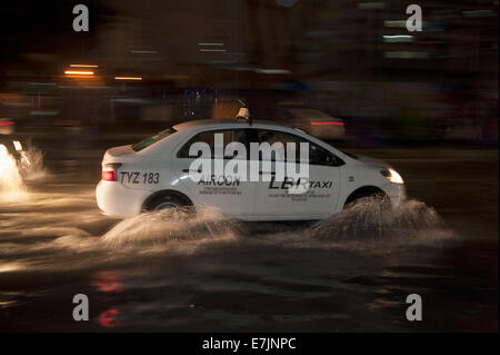 Makati City, Metro Manila, Philippines. 19 September, 2014. Philippine commuters try to get home in the evening rush hour, through the flooding caused by tropical storm 'Mario' (international name Fung-Wong)  that hit the island of Luzon. Credit:  David Hodges/ Alamy Live News Stock Photo