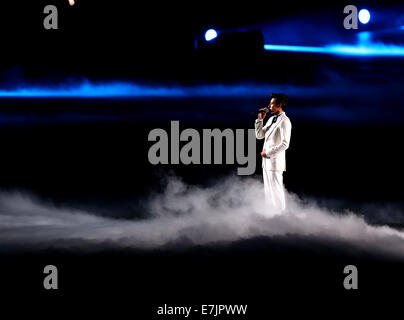 Incheon, South Korea. 19th Sep, 2014. South Korean actor Jang Dong-gun performs during the opening ceremony of the 17th Asian Games in Incheon, South Korea, Sept. 19, 2014. Credit:  Fei Maohua/Xinhua/Alamy Live News