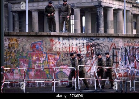berlin patrol 23rd germany sep german police east west 2009 alamy brandenburg gate wall