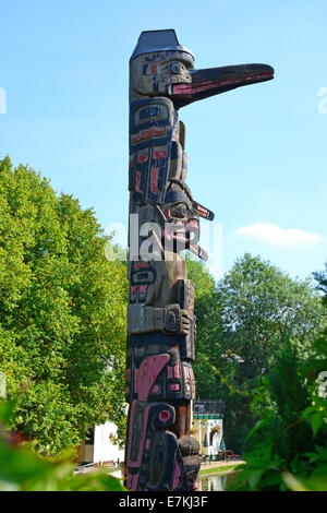 Totem pole by Grand Union Canal, Berkhamsted, Hertfordshire, England, United Kingdom Stock Photo