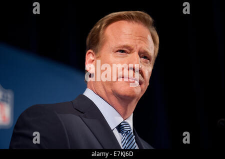 Manhattan, New York, USA. 19th Sep, 2014. NFL Commissioner ROGER GOODELL speaks at a press conference, Hilton Hotel, Sept. 19, 2014. © Bryan Smith/ZUMA Wire/Alamy Live News Stock Photo