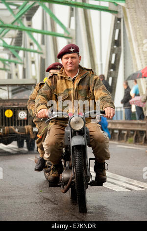Grave, Netherlands. 20th September, 2014.  350 historic vehicles crossing the bridge over the river Meuse at Grave, Netherlands. Part of the 70th anniversary of operation market garden. Credit:  Frank van Egmond/Alamy Live News Stock Photo