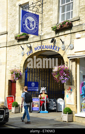 Entrance to 'The Woolmarket' shopping precinct, Cirencester, Gloucestershire, England, United Kingdom Stock Photo