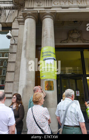 Whitehall, London, UK. 20th September 2014. A large queue forms to go into 22 Whitehall, one of the many buildings open to the public over the weekend. Credit:  Matthew Chattle/Alamy Live News Stock Photo