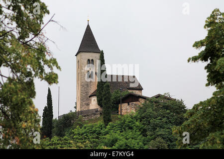 The old San Giacomo Church from Termeno / Tramin, Bolzano / Bozen, Alto Adige / Sudtirol, Italy Stock Photo