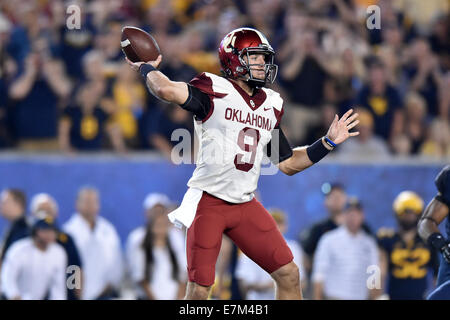 Morgantown, West Virginia, USA. 20th Sep, 2014. Oklahoma Sooners quarterback TREVOR KNIGHT (9) throws a pass in the Big 12 conference football game being played at Mountaineer Field in Morgantown, WV. Credit:  Ken Inness/ZUMA Wire/Alamy Live News Stock Photo