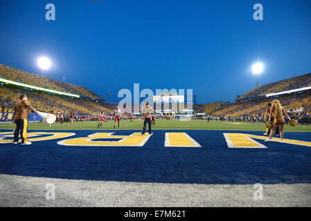 Morgantown, West Virginia, USA. 17th Feb, 2013. The WVU Cheerleaders perform prior to the Big 12 conference football game being played at Mountaineer Field in Morgantown, WV. The Sooners beat the Mountaineers 45-33. © Ken Inness/ZUMA Wire/Alamy Live News Stock Photo