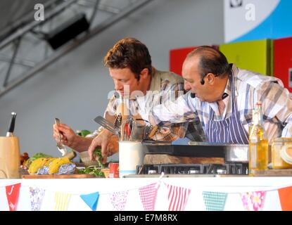 Jamie Oliver and Gennaro Contaldo cooking demo in The Big Kitchen at the big feastival held at Alex James?? farm near Kingham, O Stock Photo