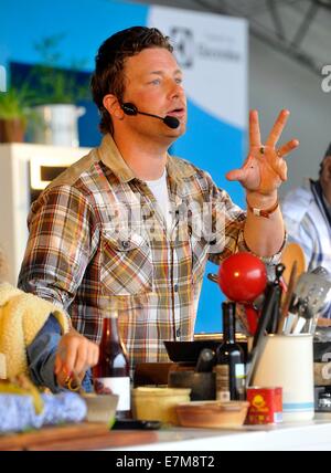 Jamie Oliver cooking demo in The Big Kitchen at the big feastival held at Alex James? farm near Kingham, Oxfordshire 01/09/20122 Stock Photo