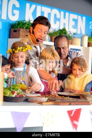 Jamie Oliver cooking demo in The Big Kitchen at the big feastival held at Alex James? farm near Kingham, Oxfordshire 01/09/2012 Stock Photo