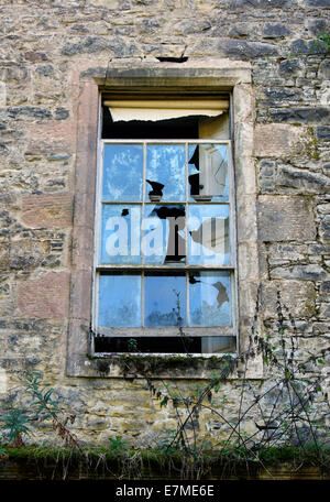 Broken window. Eastend House, Carmichael Estate, South Lanarkshire, Scotland, United Kingdom, Europe. Stock Photo