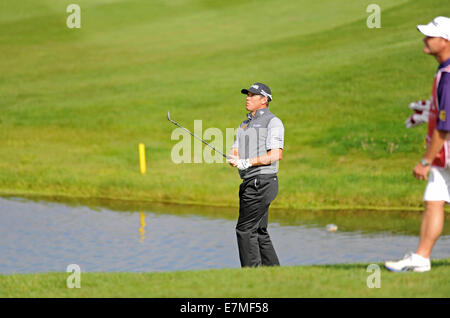 Newport, Wales, UK. 21st Sep, 2014. ISPS Handa Wales Open Golf final day at the Celtic Manor Resort in Newport, UK.  Lee Westwood of England chips onto the 18th. Credit:  Phil Rees/Alamy Live News Stock Photo