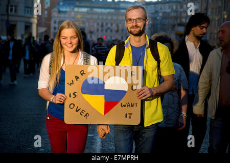 Moscow, Russia. 21st Sep, 2014. Thousands of people marched in Moscow on September 21 to call for peace in eastern Ukraine Credit:  Nikolay Vinokurov/Alamy Live News Stock Photo