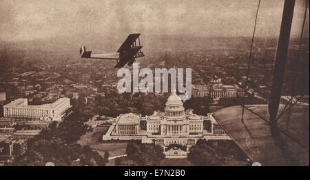 Martin bomber beginning its flight around the edge of the USA, 1919.  Here in Washington, DC with the Washington Memorial in the background Stock Photo