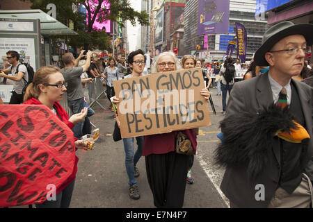 New York, USA. 21st Sep, 2014. People from all over the US came and sent a message to governments around the world that it is their number one duty to protect the planet for today's citizens and future generations. Credit:  David Grossman/Alamy Live News Stock Photo