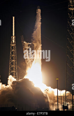 A SpaceX Falcon 9 rocket carrying the company's Dragon spacecraft is ...
