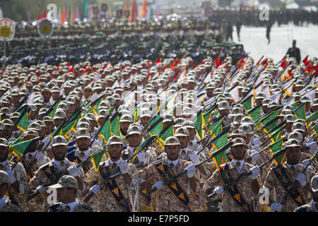 Tehran, Iran. 22nd Sep, 2014. Members of the Iranian Revolutionary guard march during a military parade to commemorate the anniversary of the Iran-Iraq war (1980-88) in Tehran. Credit:  Morteza Nikoubazl/ZUMA Wire/Alamy Live News Stock Photo