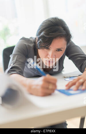 Middle age hispanic woman drawing at art studio Stock Photo - Alamy