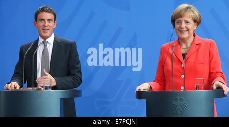 Berlin, Germany. 22nd Sep, 2014. German Chancellor Angela Merkel and Prime Minister of France Manuel Valls hold a press conference after their meeting at the Federal Chancellery in Berlin, Germany, 22 September 2014. Photo: WOLFGANG KUMM/DPA/Alamy Live News Stock Photo